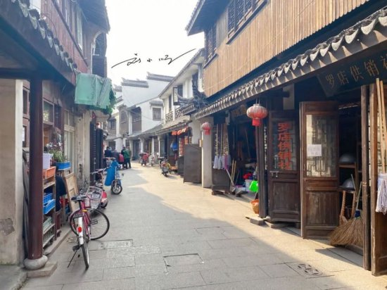 上海市宝山区有一个“被遗忘”的古镇，几乎<em>没有</em>游客，商店都...
