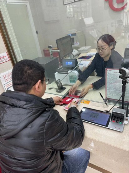 华夏银行上海分行开展“零钱包”兑换服务 让现金服务“零距离”