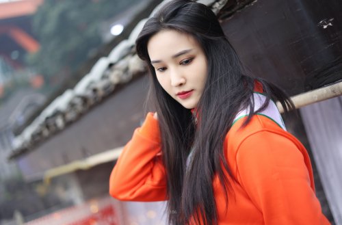 2021环球生态小姐中国总决赛 实力团队助力 选手巡游重庆洪崖洞