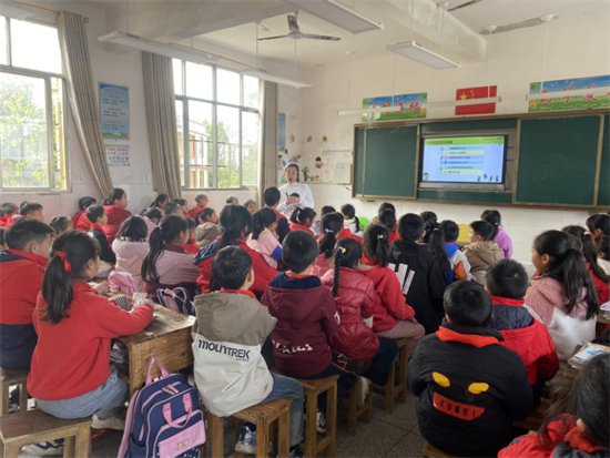 南康区龙岭镇王村小学开展儿童自我保护宣讲教育活动
