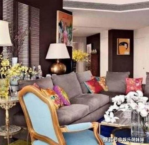 参观刘嘉玲在上海的豪宅：<em>客厅</em>能看到黄浦江，墙上挂着耶稣壁画