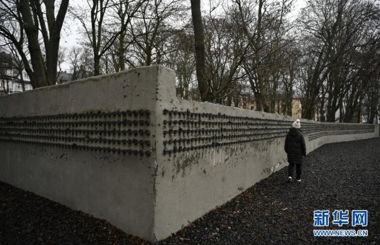 德国法兰克福：探访老犹太公墓“<em>姓名</em>墙”