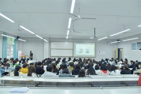 重庆城市科技学院人文学院开展第二十八期入党积极分子培训第三...