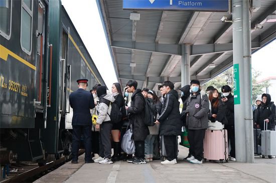 国铁集团郑州局迎来春运客流最高峰，预计发送旅客79.1万人次