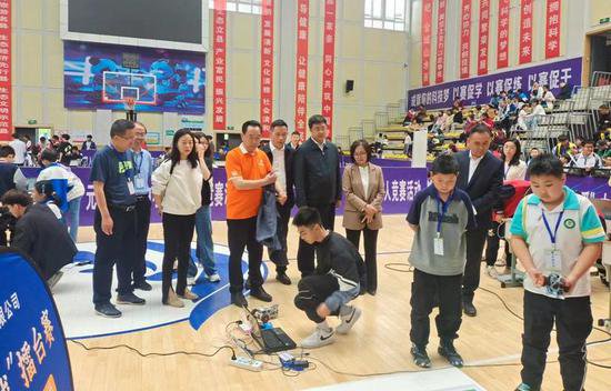 广元市第四届“广元·传爱”机器人竞赛圆满收官 726支队伍角参赛