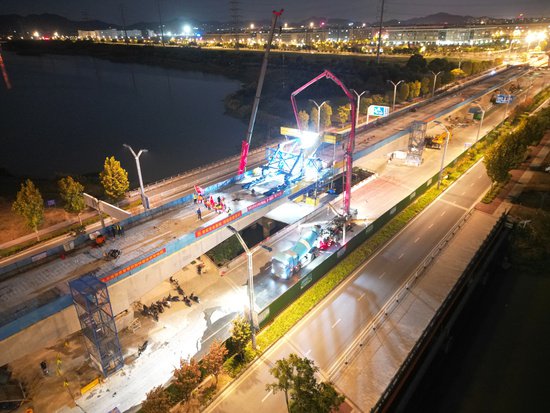 <em>南京至</em>马鞍山市郊铁路(<em>南京</em>段) 首座跨河桥梁施工完成