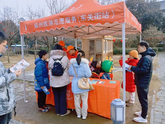 暖客服务再升温！“微笑扬州”志愿者打开欢乐春节