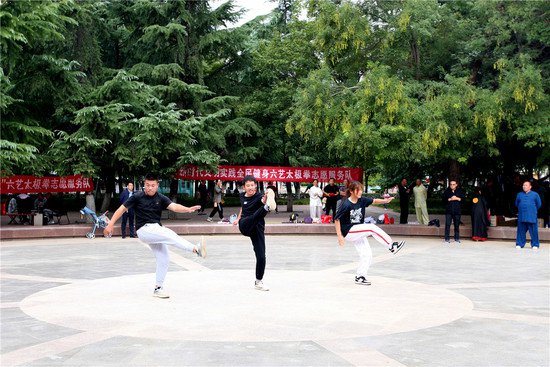 济宁市太极推手联谊活动在仙营绿地公园举行
