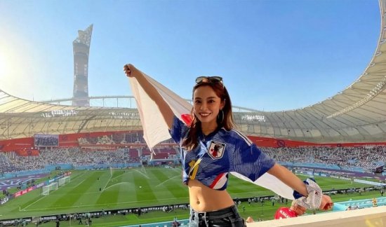 FIFA官方认证，<em>日本美女</em>球迷火了！笑容很治愈，获誉<em>新</em>一代女神
