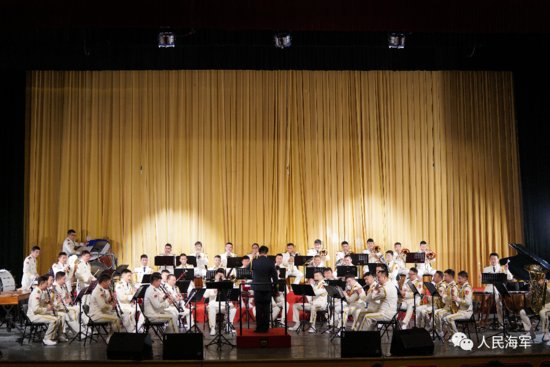 开讲啦！“水兵军乐大讲堂”系列音乐会首场迎来陆军老大哥