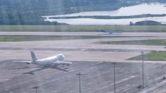 首次开启！鄂州花湖机场双跑道“比翼齐飞”