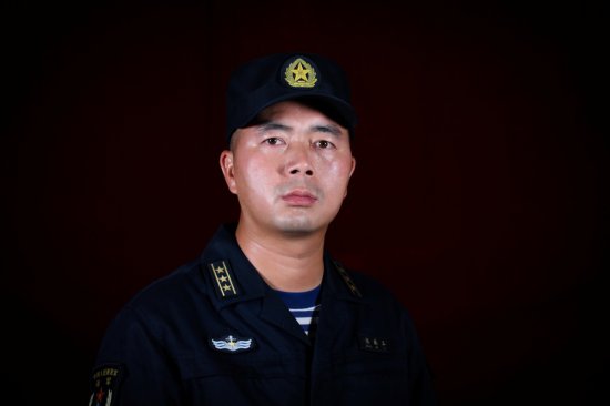 大山里走出的中国舰长——记海军海南舰舰长张美玉
