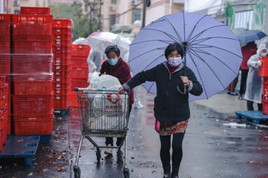 上海浦东启用“公交专线”送菜，首批菜包已被千余户居民签收
