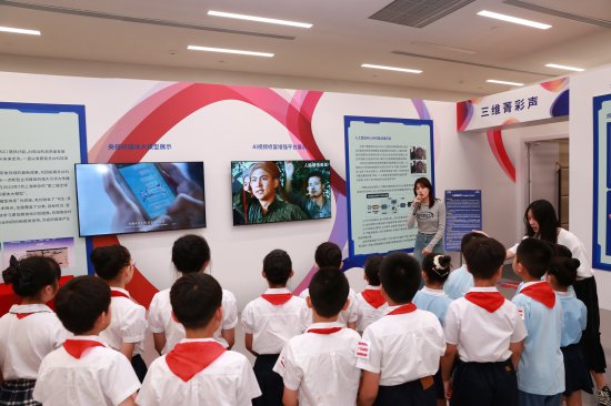 “上海传媒港科技乐园”开启“开学科普第一课”