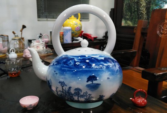 月亮壶品牌文化达人应森钉 欲做全球最大陶瓷百壶馆