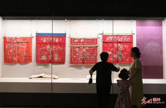 《万缕金丝——南海博物馆藏广绣精品展》在河北邯郸开展
