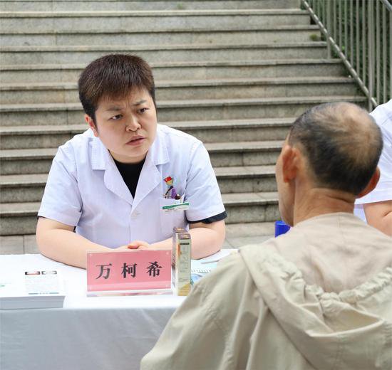 重庆市大渡口社区开展疼痛专项义诊活动