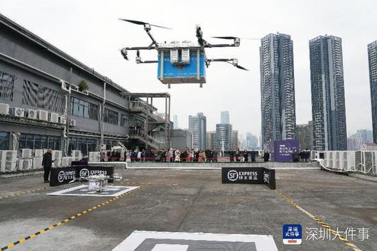 飞越黄金城！深圳的无人机这样玩？