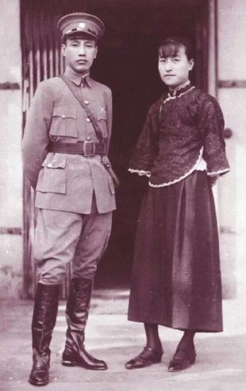蒋介石的两个女婿：一个是日本特务，另一个是红色间谍