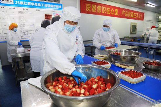 折扣化试点促销量 盒马网红草莓盒子<em>蛋糕</em>来自南京溧水