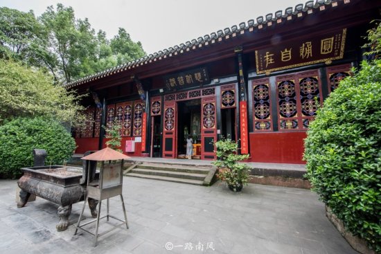成都青羊宫，既是道教宫观，也是古典园林，<em>唐代皇帝</em>曾在此避难