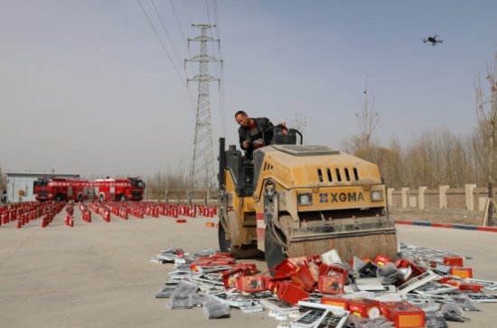 新疆阿克苏：2300余件假冒伪劣消防产品被集中销毁