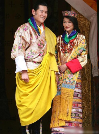 当不丹王后和老王处于同一帧之后，一个是冷的，另一个是甜的