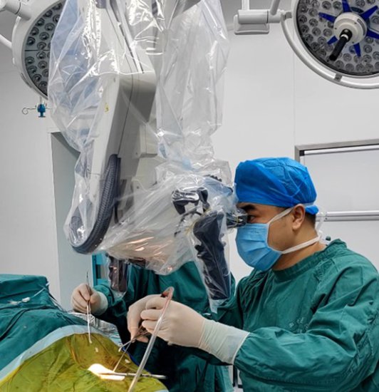 重庆西区医院神经外科成功救治6岁恶性<em>脑肿瘤</em>女童