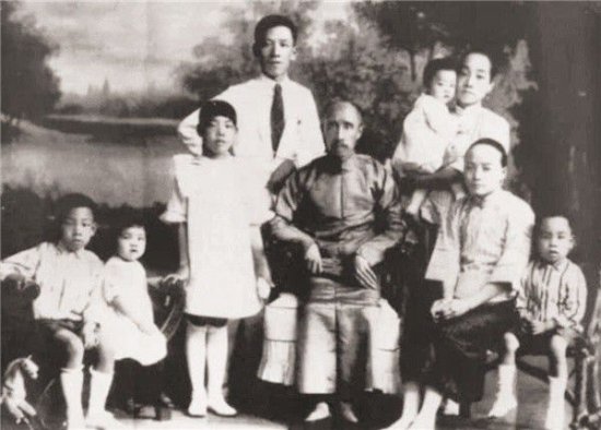 这个家族的富贵传承了17代，上海有数套房产，子女进哈佛读书
