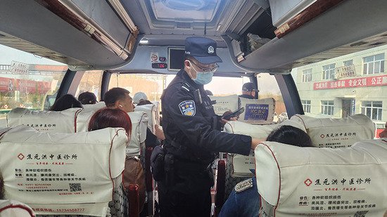“五一”期间：<em>鹤岗</em>边境管理支队移民管理警察的坚守与奉献