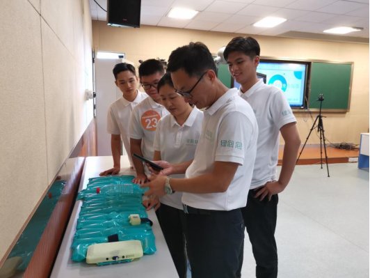 广东机电职业技术学院师生团队发明可循环使用的“智能快递袋”