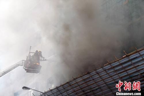 香港一<em>工厂</em>大厦起火续：火被扑灭 起火单位存易燃物
