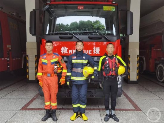 南京消防走秀火了，重庆消防也整活：8件套安排上，样样都有绝活