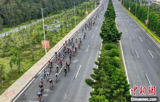 两岸近700名选手竞逐平潭自行车赛<em> 台湾</em>骑手夺冠