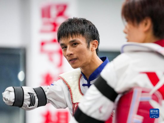 重庆：跆拳道点燃残疾青年的青春与梦想