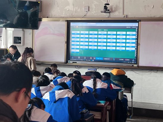 践行公益，广州宏途为波密县中学捐赠价值30万智慧课堂设备