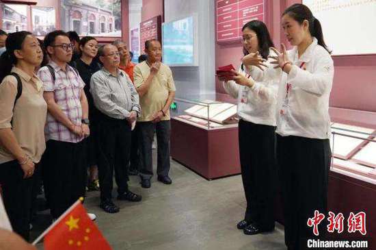 上海首个红色手语宣讲团用无声演绎历史厚度