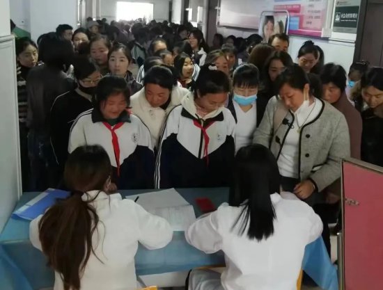 漳县适龄女童免费接种HPV疫苗正在进行中