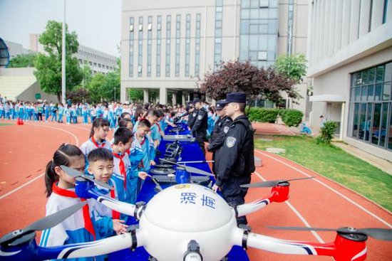 “警童连心 特护未来”——湘潭市风车坪建元学校举办安全教育...