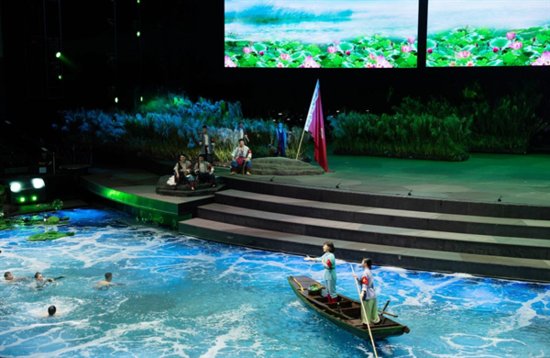 汉秀版《洪湖赤卫队》在武汉开演 高科技舞台演绎红色经典