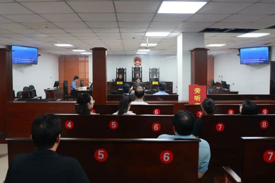 普法零距离——示范区党工委宣传部到济源市法院旁听庭审