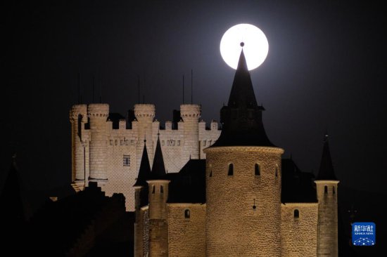 西班牙：城堡<em>与月亮</em>