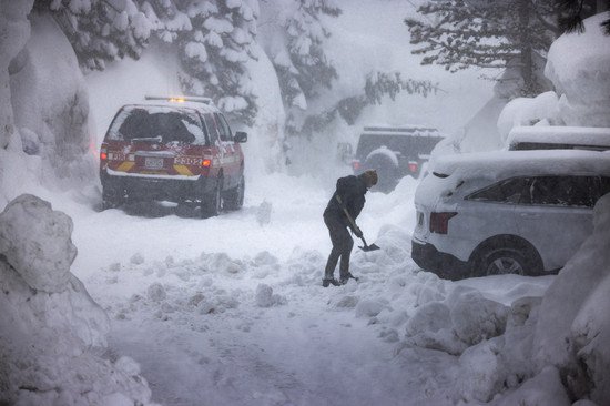 大规模冬季风暴席卷美国东部 12个州超63万户<em>家庭及</em>企业断电