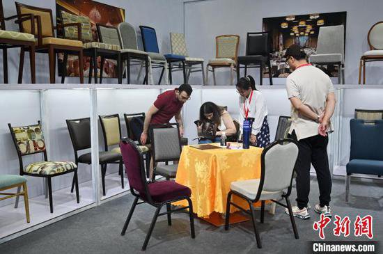 中国（广州）国际<em>家具博览会</em>第二期吸引采购商