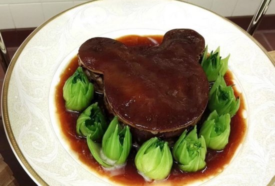 上海迪士尼菜单首次揭秘：“米奇大圆蹄”PK北京烤鸭匹萨