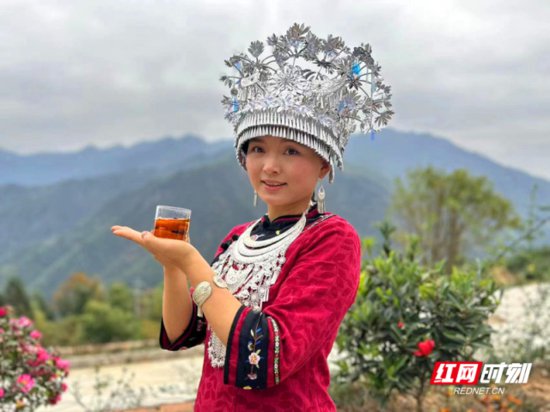 湖南记协组织记者探访中国茶寿之乡