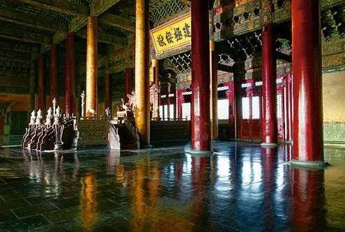 北京故宫的地砖真的<em>是金子做的吗</em>？据说一块地砖能换一辆奔弛！