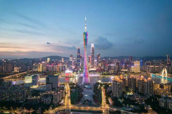 广州塔，其独特的设计和壮观的景色吸引了全球的目光，“广州塔...