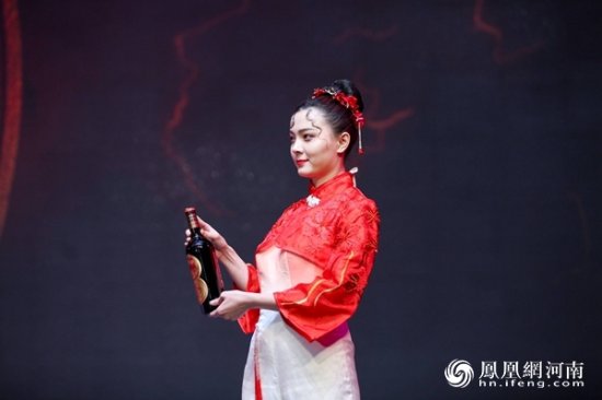 天明<em>民权葡萄酒</em>新品发布 今天，是谁“红”动河南？