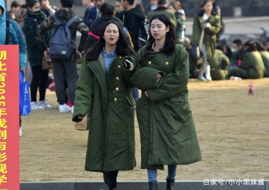 不穿秋裤的外国人在中国<em>北方怎么</em>过冬？网友：他们真的尽力了！